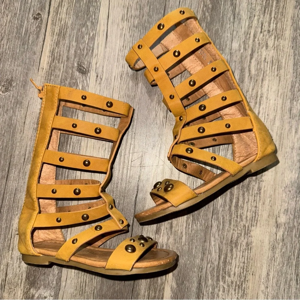 Chic Kids Gladiator Sandals in Mustard Yellow